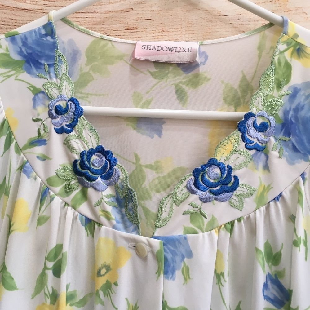 ‎VINTAGE SHADOWLINE FLORAL PRINT ROBE - Picture 6 of 9